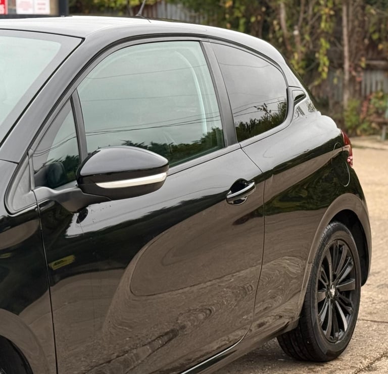 2018 Peugeot 208 1.2 PureTech Black Edition Euro 6 3dr Petrol