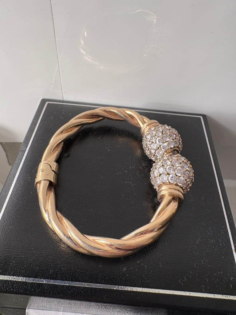 9ct gold bangle 33.8 grams