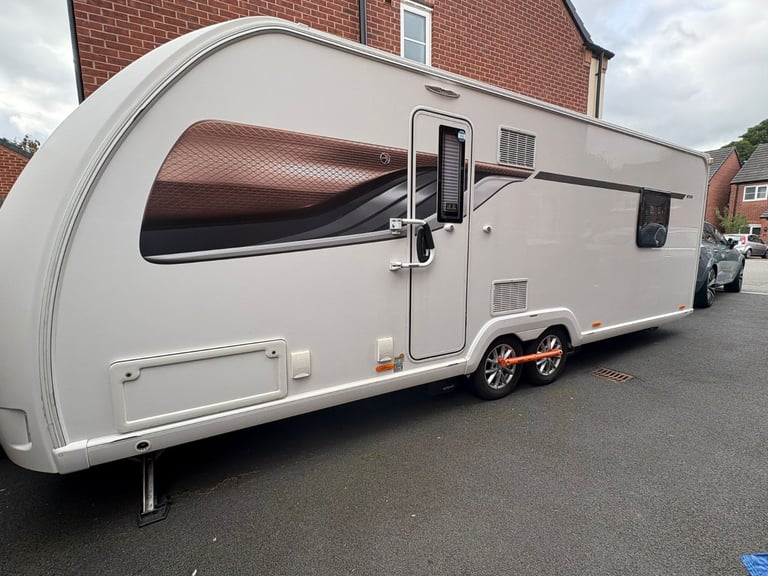 Swift Challenger 850 X L-Shaped Lounge, Recent Service, Motor Mover and Cycle Carrier