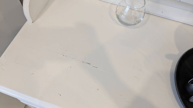 White Wooden Drinks Cabinet/Display Unit with lights