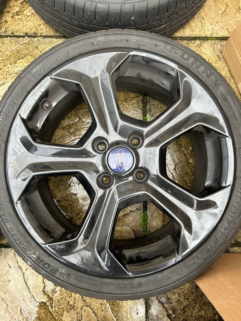 Ford Fiesta Mk7 wheel 17” 205/40 Tyres