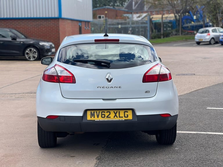 Renault Megane 1.5 dCi Dynamique TomTom Euro 5 (s/s) 5dr Diesel Manual - Image 2