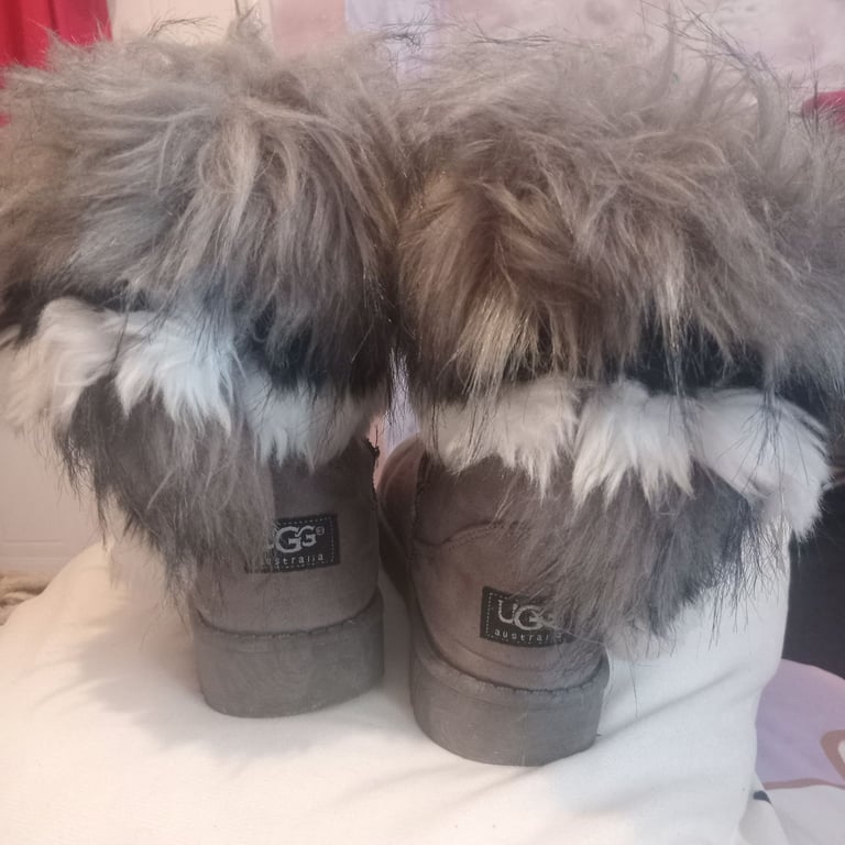 UGG boots size 3 can fit 4