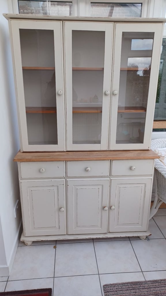 image for Shabby Chic dresser.