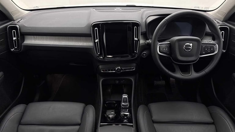 2025 Volvo XC40 2.0 B3P Ultra Dark 5dr Auto ESTATE PETROL Automatic