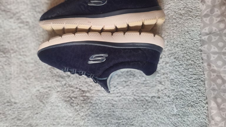 Skechers uk4 uber lightweight memory foam navy trainers, almost teo tone design 
