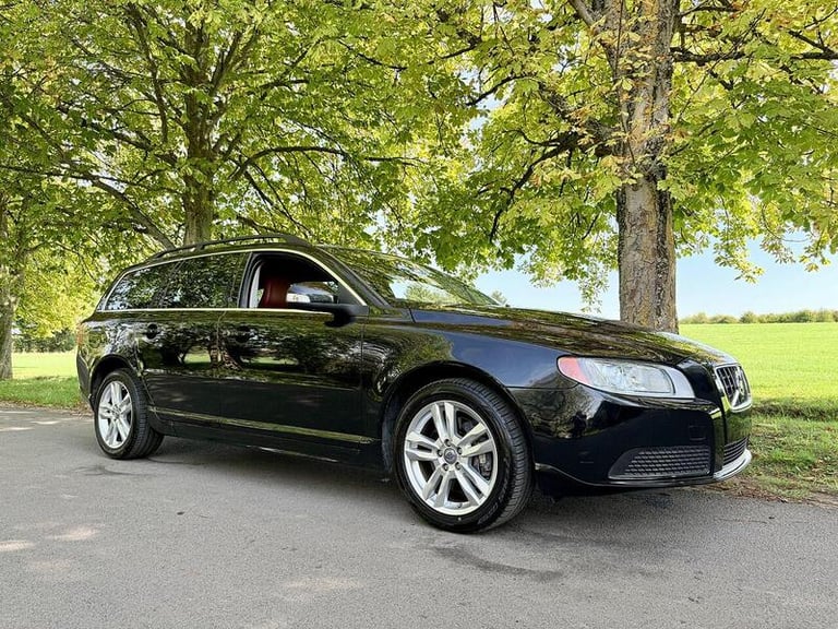  Volvo V70 2.5T SE Estate 5dr Petrol Geartronic Euro 5 (231 ps) Estate Petrol Automatic