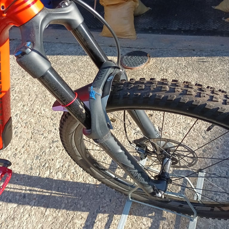 Specialised Rhyme Size Medium ladies Full suspension carbon Mountain  Bike