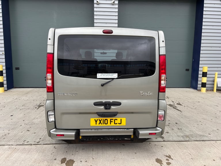 RENAULT TRAFIC 2.0TD DCI SL27 SPORT MINIBUS 1 OWNER FROM NEW ONLY DONE 117,000 MILES