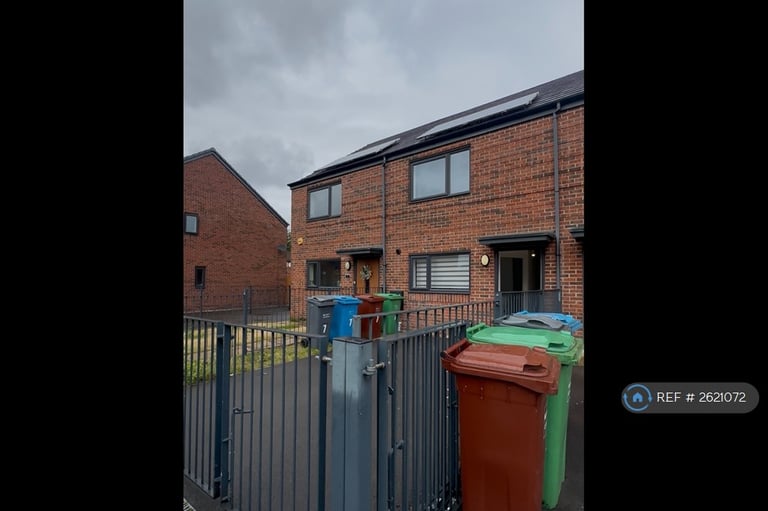 2 bedroom house in Morton Hall Road, Manchester, M12 (2 bed) (#2621072)