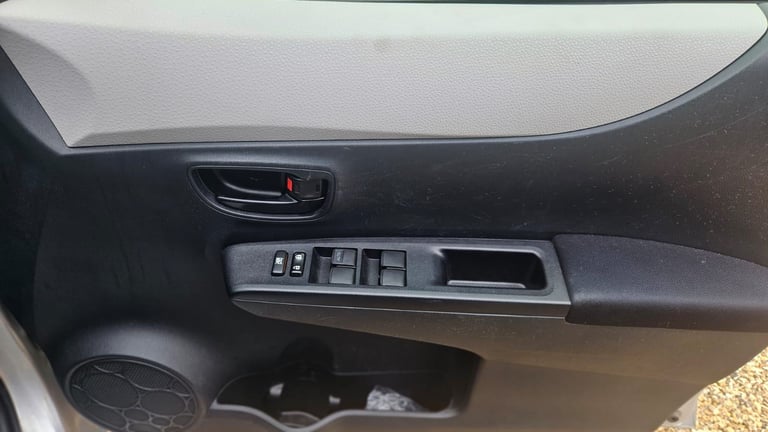 2012 Toyota yaris automatic 1.3 petrol