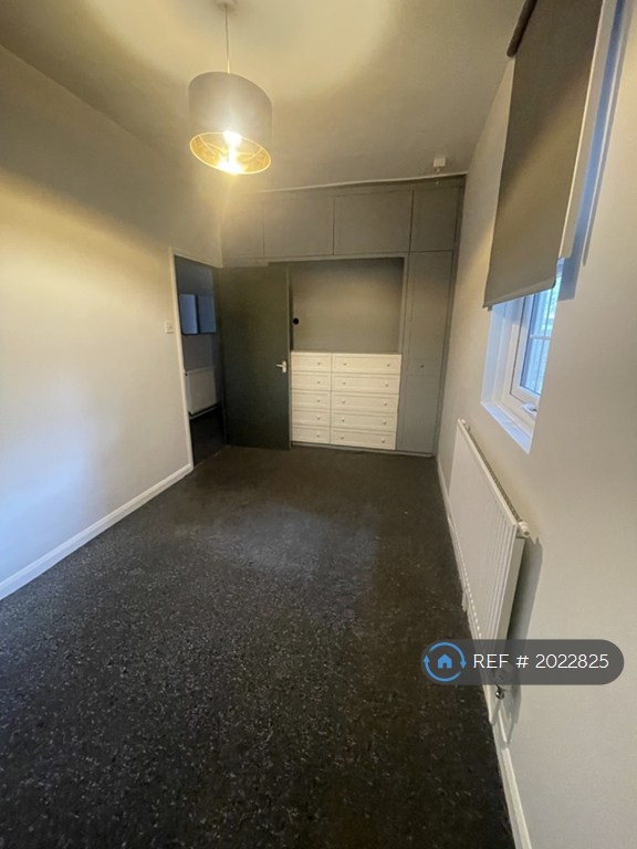 2 bedroom flat in Mews, South Darenth, DA4 (2 bed) (#2022825)