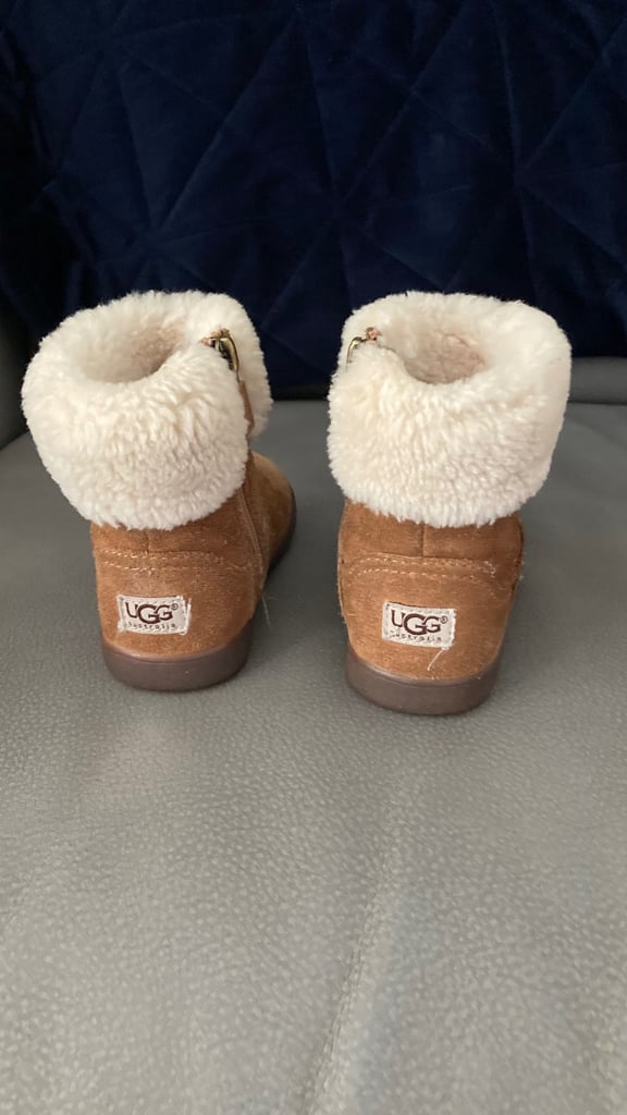 UGG BOOTS