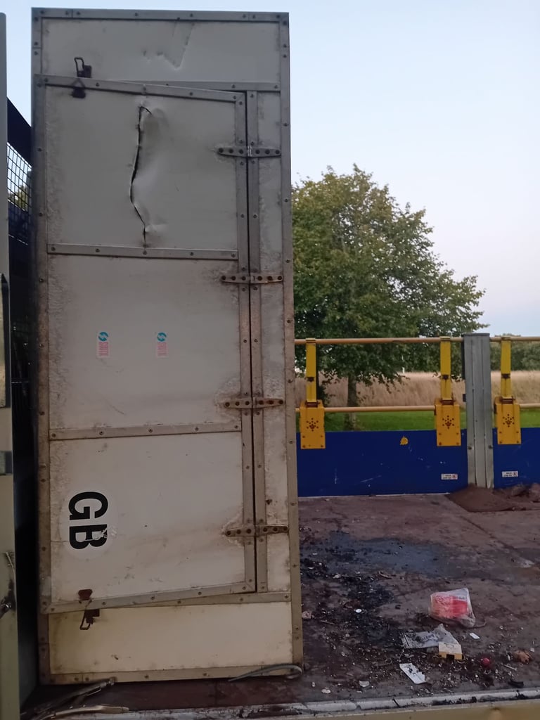 Dog trailer box 
