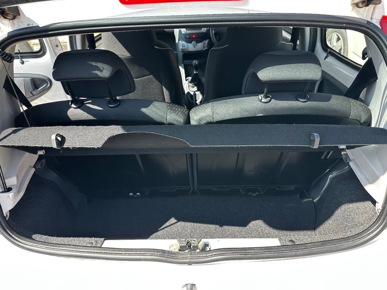 Peugeot, 107, Hatchback, 2011, Manual, 998 (cc), 5 doors
