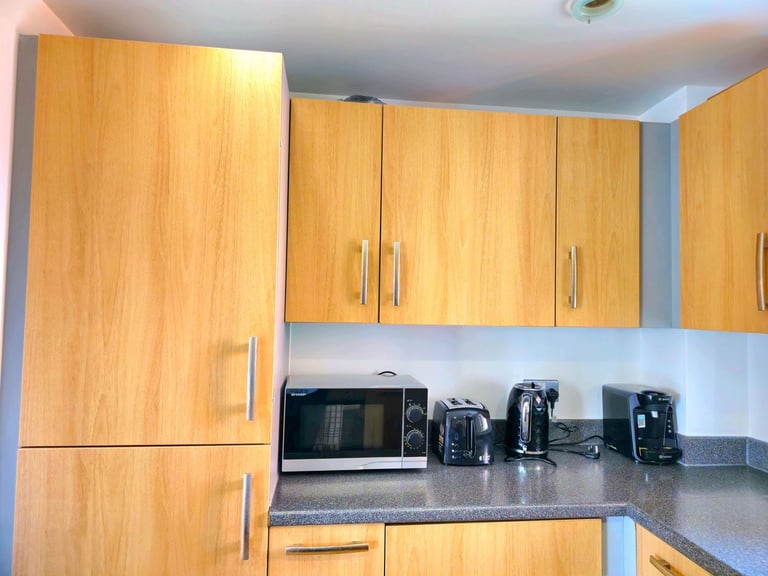 2 bed flat near Bow station 