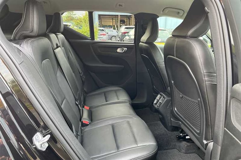 2018 Volvo XC40 2.0 D4 Inscription SUV 5dr Diesel Auto AWD Euro 6 (s/s) (190 ps) SUV Diesel Autom...