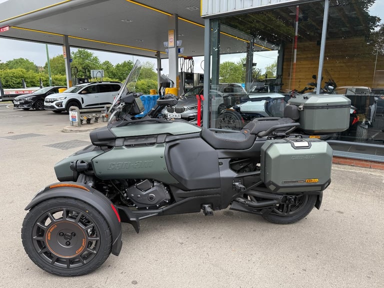 2025 Can-Am Canyon RedRock 1330cc 6 speed semi automatic Spyder trike 