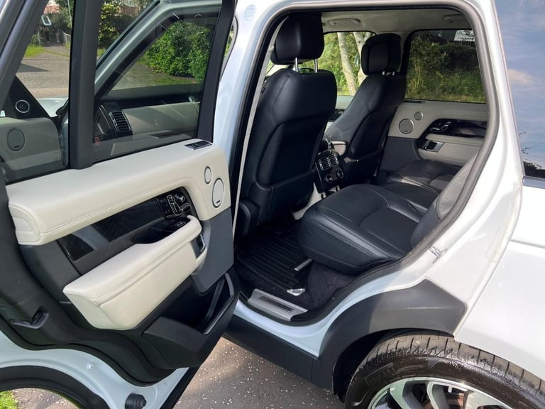 August 2018 Land Rover Range Rover 3.0 SD V6 Autobiography (275) Automatic SUV
