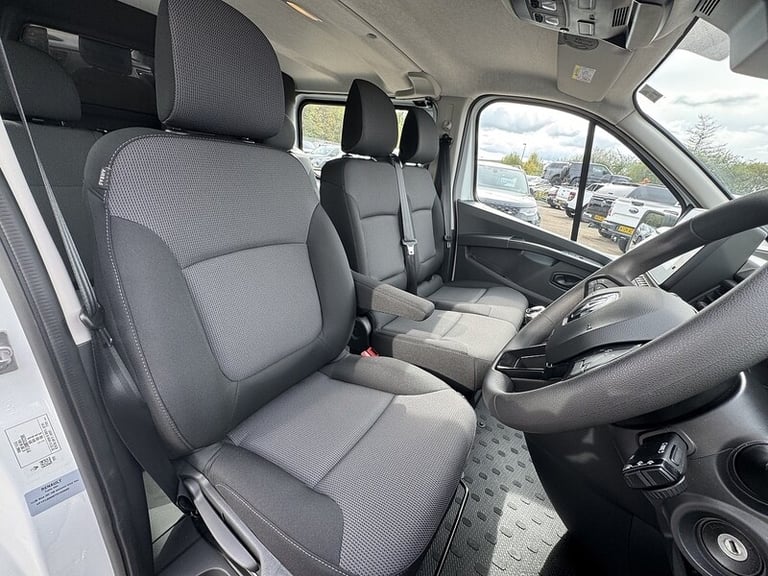 2025 Renault Trafic 130ps LL30 130 Advance 6 Seat with Air Con, Cruise, Rear Sensors &amp; Delive...