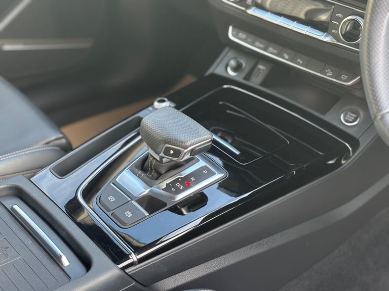 AUDI Q5 2.0 TDI 40 Black Edition 2024