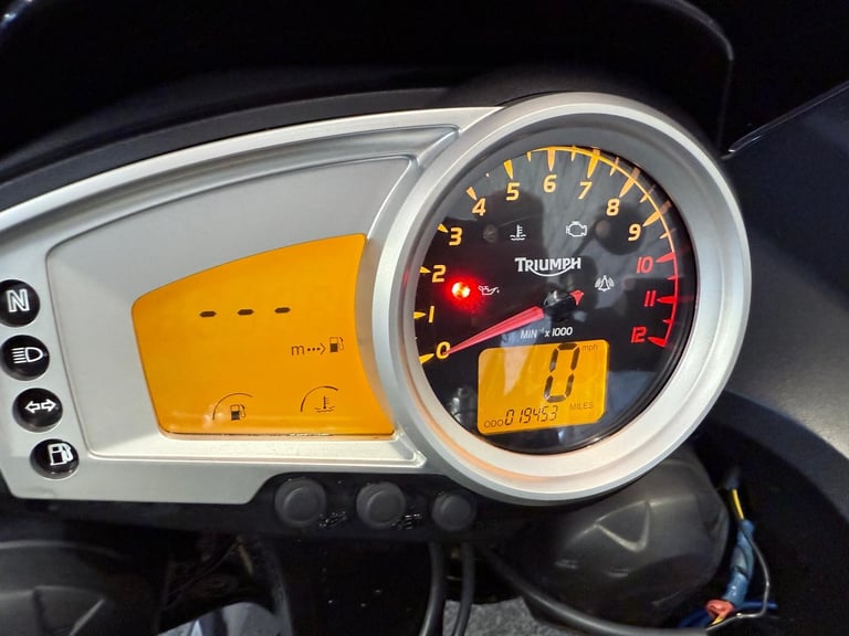 2009 Triumph Tiger 1050 - Tank bag - Panniers - Uprated end can 