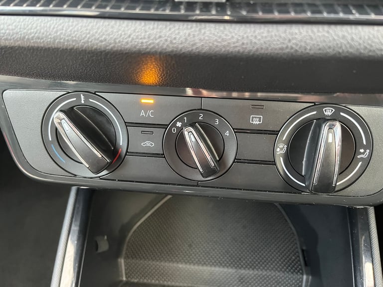 2022 (72) Skoda Fabia Colour Edition 1.0 Tsi