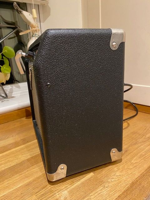 Squier Strat Fender Electric Guitar plus Fender Frontman 15Gamp