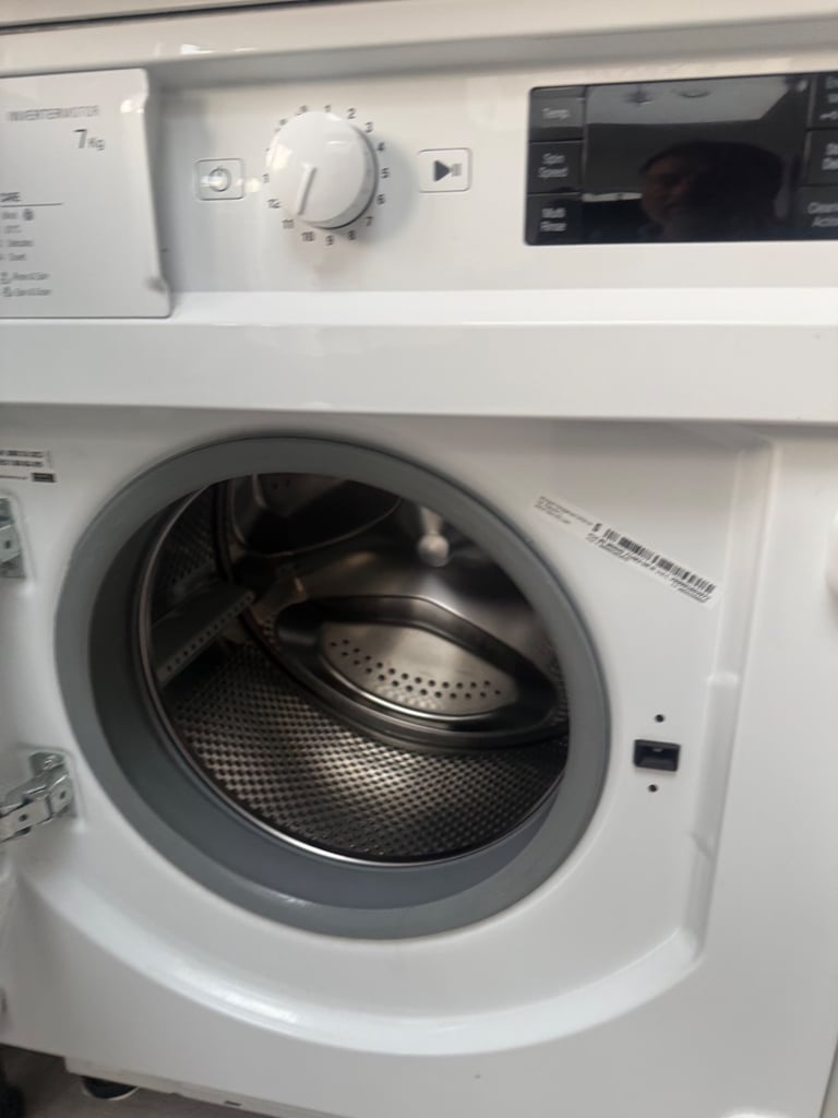 HOTPOINT  integrated washing machine, excellent condition, manual and instructios, connecting pipe,