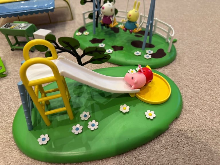 Peppa Pig - Campervan & playground set bundle