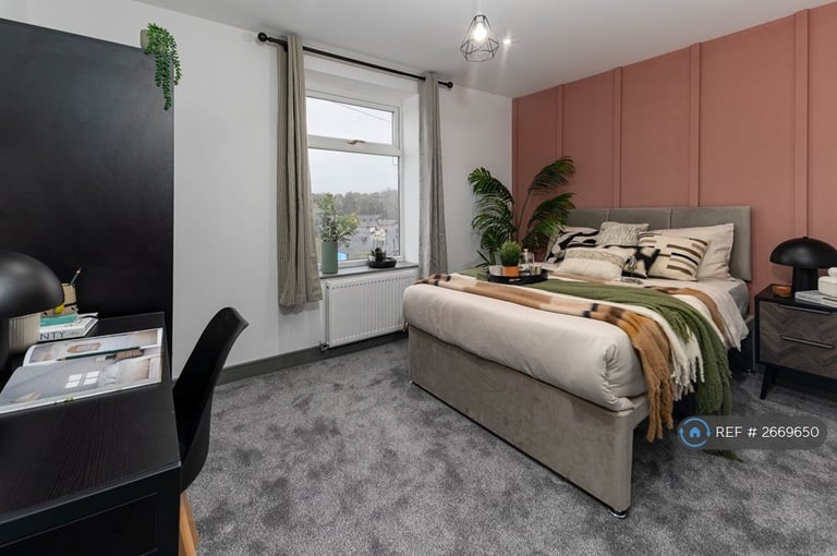 1 bedroom in Redgrave Street, Oldham, OL4 (#2669650)