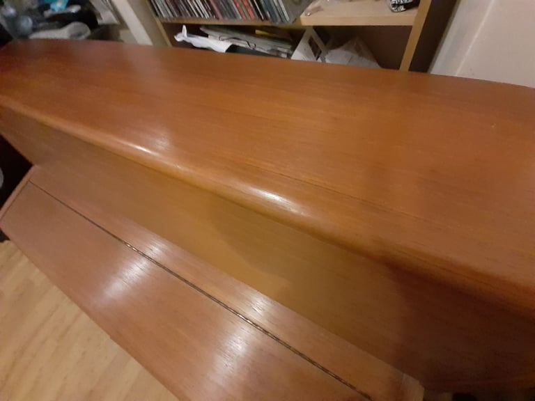 Knight K10 c1977 upright piano satin Oak wood *free 1st tuning* *top condition*