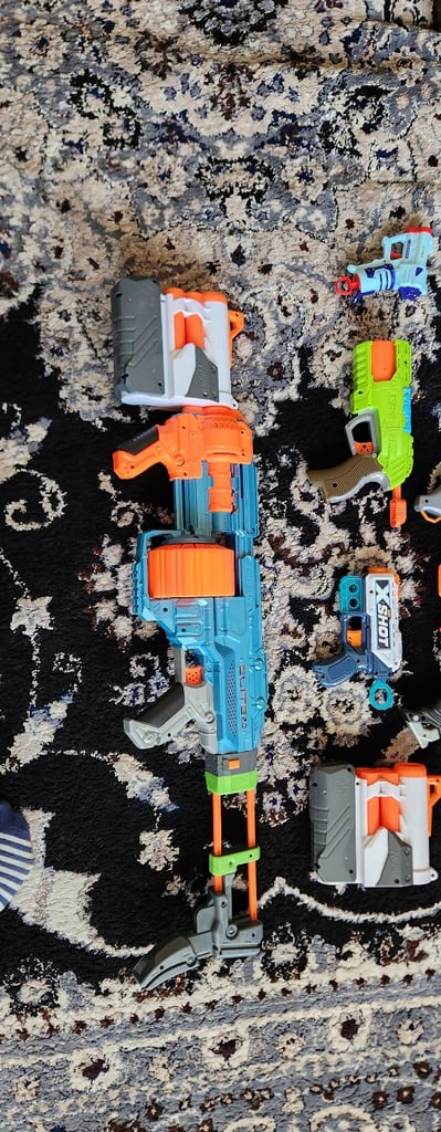 Job lot 8 nerf guns 