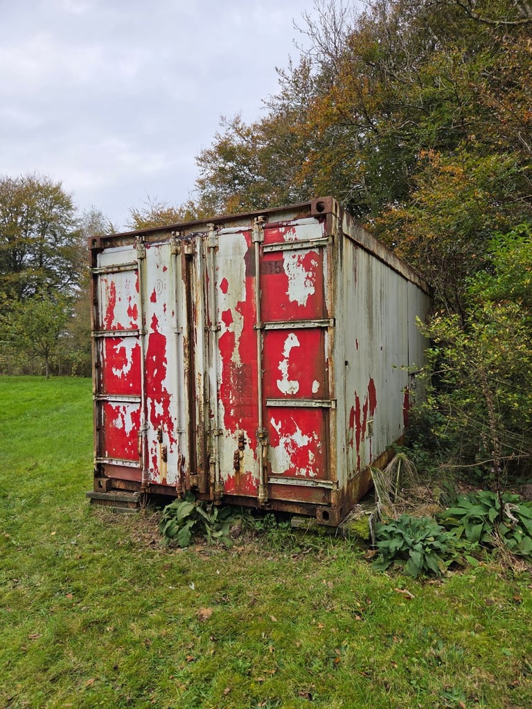 20 foot shipping container