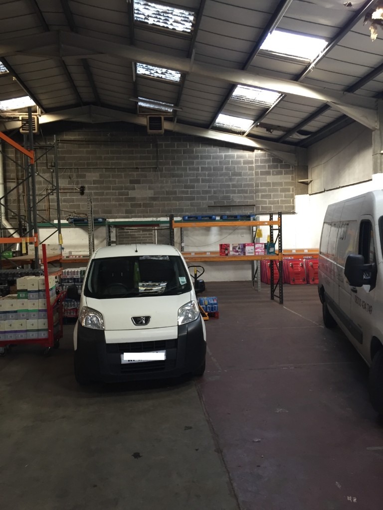 3500sqft open plan warehouse with roller shutter access close to Temple Meads / St Philips