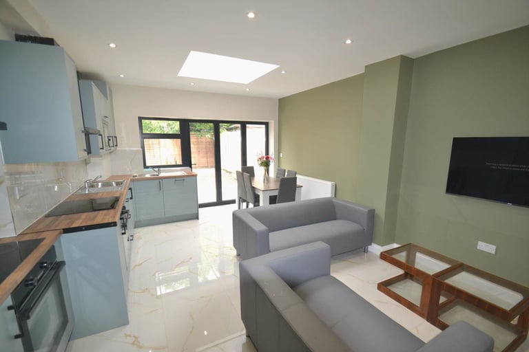 1 bedroom in Framfield Road, London