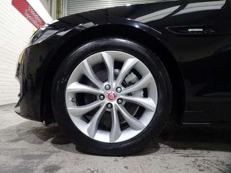 2015 Jaguar XF 2.0d [180] R-Sport 4dr Automatic **LOW MILEAGE*ONLY 15500 MILES FROM NEW** SALOON ...