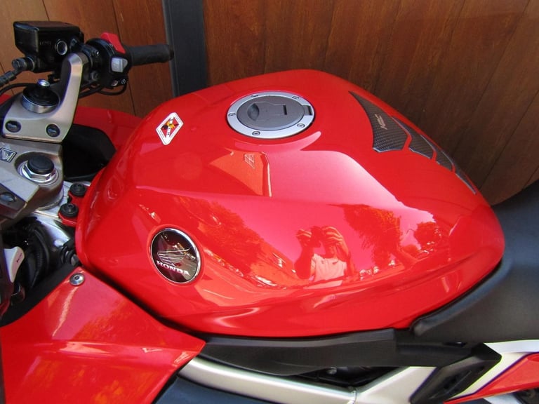 HONDA VFR 800 f ONLY 15230 MILES * FULL SERVICE HISTORY * ONE OWNER FROM NEW *