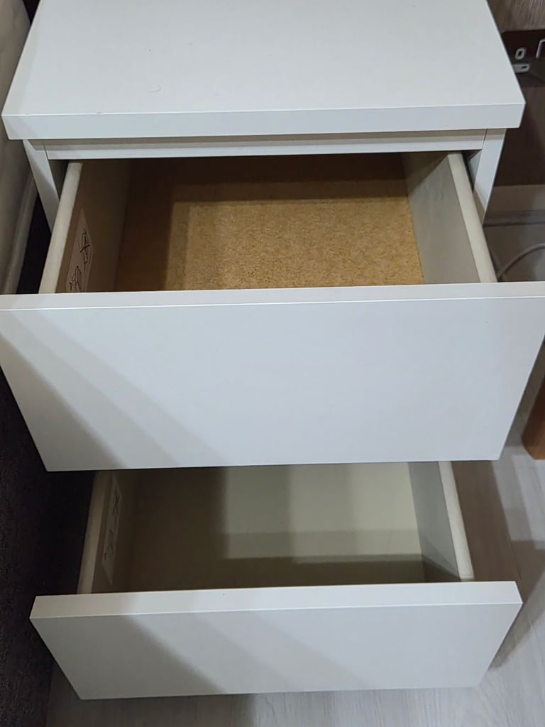 2 bedside tables