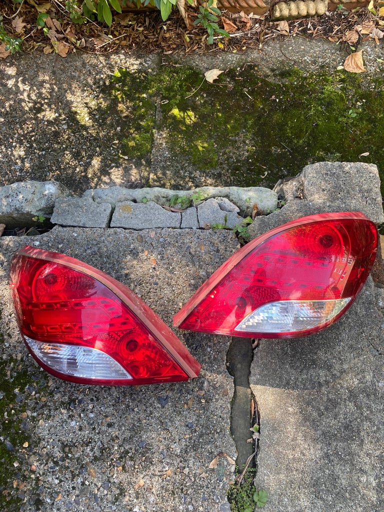 image for PEUGEOT 207CC CONVERTIBLE PASSENGER & DRIVER SIDE REAR TAIL LIGHTS PAIR