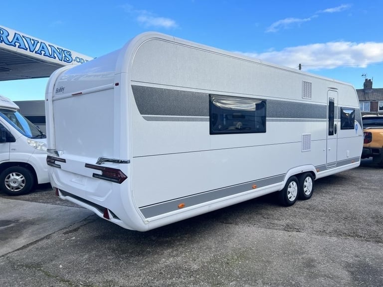 2024 HOBBY PRESTIGE 720 WQC 4 Berth fixed island bed End washroom