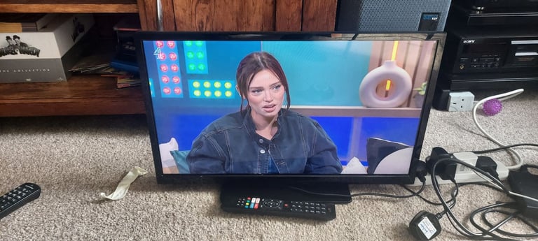 (2) TVs (24") (HD) (1 Year old) (Like new)e