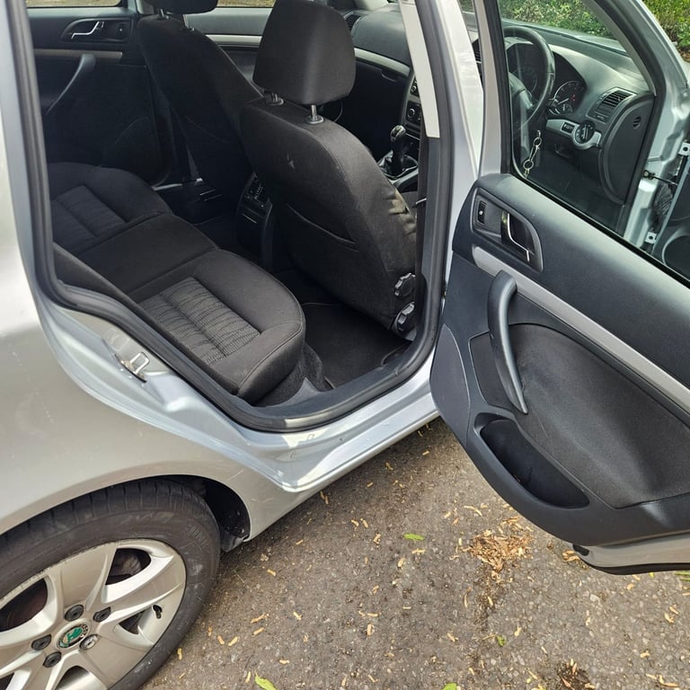 Skoda, OCTAVIA, Estate, 2011, Manual, 1598 (cc), 5 doors