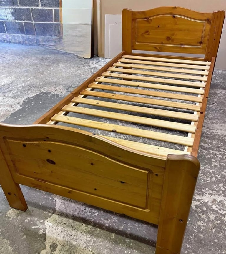Wooden single bedframe 