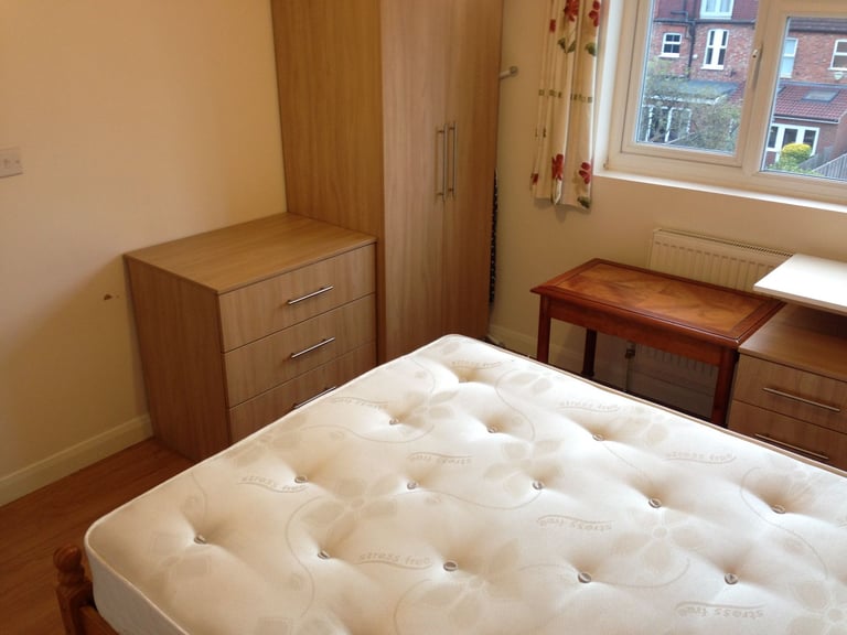 Includes Bills In Family House 2 DRooms To Let 2 Share Shower Kitchen Near Tube Bus Shops Parknt