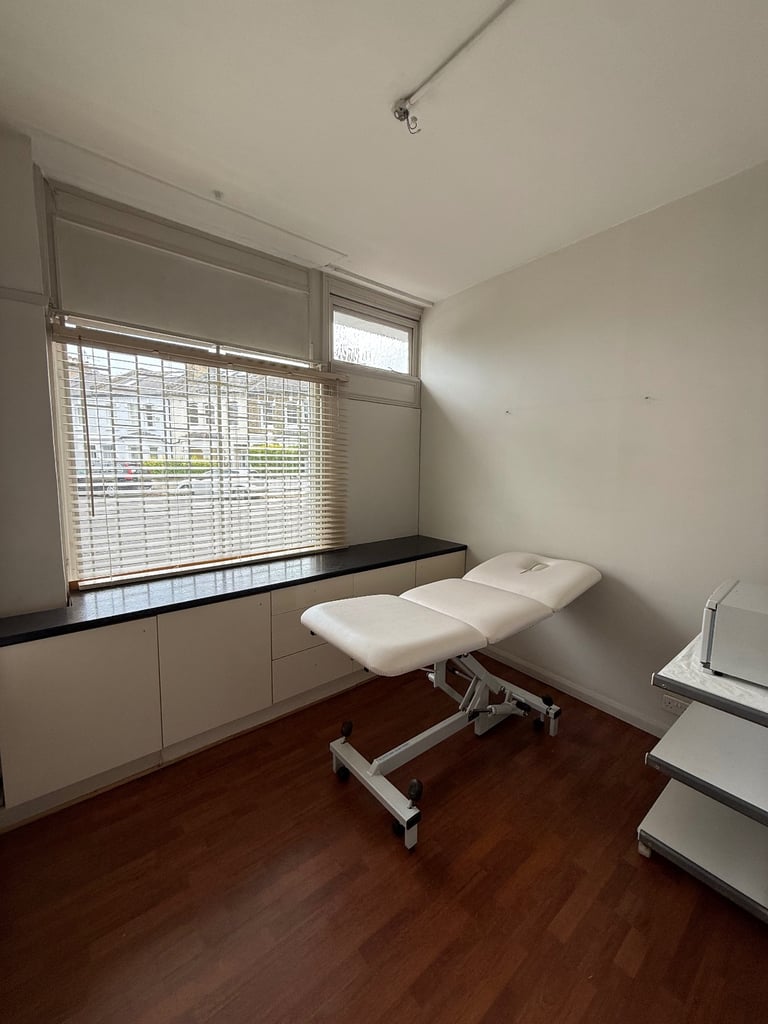 Large Beauty Room To Rent in Fulham / Private Room To rent / Beauty Room