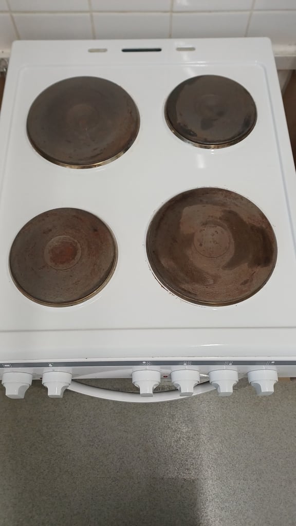 Electric cooker white almost new 