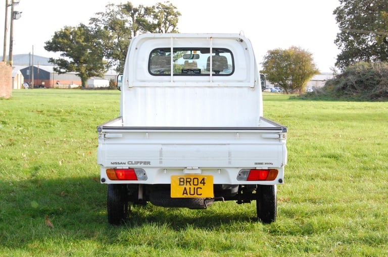 NISSAN CLIPPER 650CC 2WD 200404 Petrol Manual in White