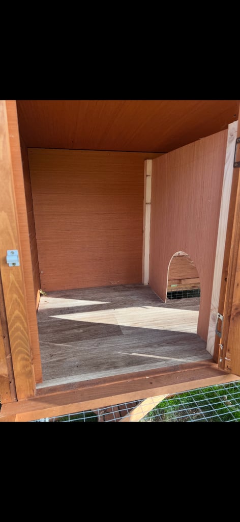 Brand new rabbit hutch with run and cover 