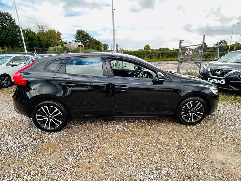 2018 Volvo V40 2.0 T2 Momentum Hatchback 5dr Petrol Manual Euro 6 (s/s) (122 ps)